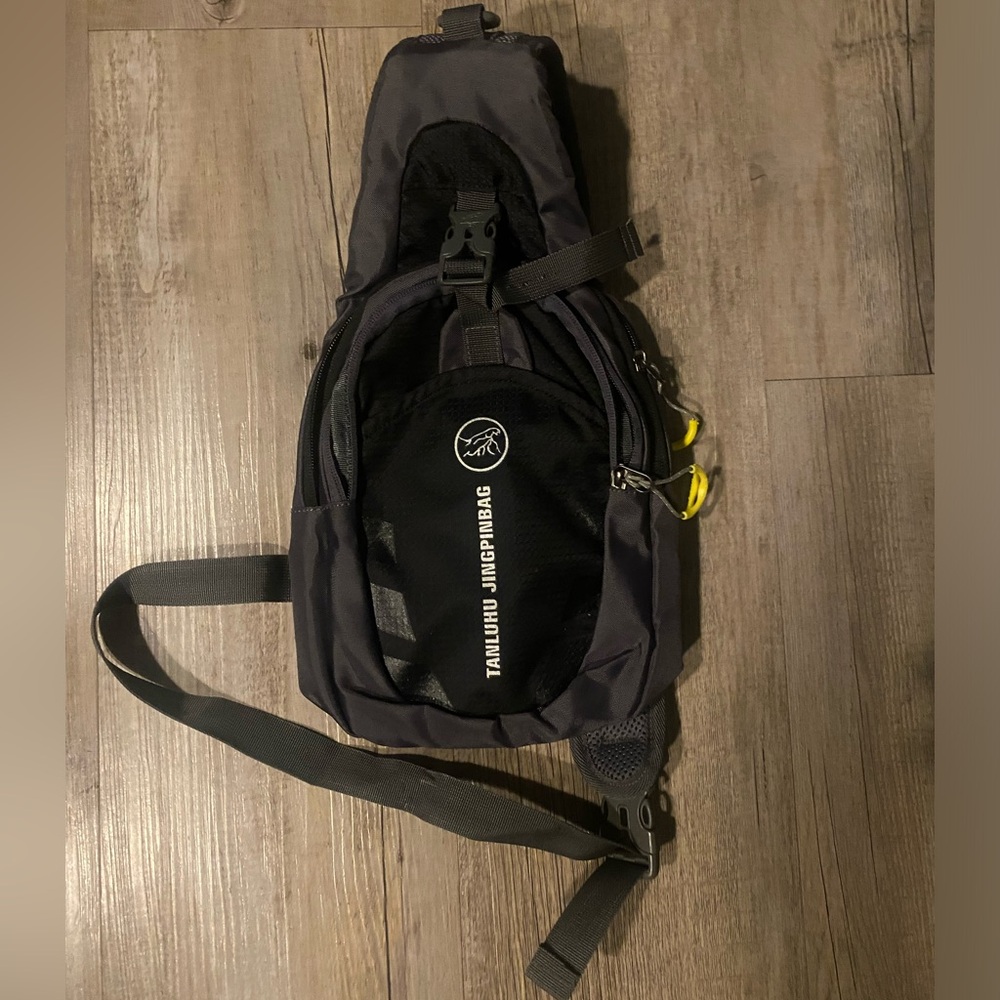 Tanluhu Jingpin Sling Mini Backpack – Black and Gray